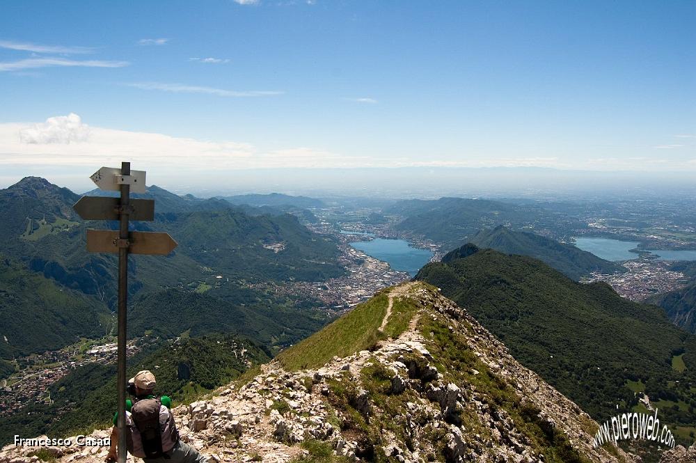 008 Che vista salendo dalla Cermenati!.jpg